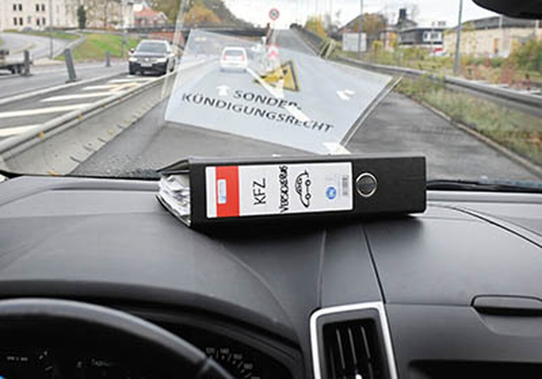 Nicht aus Versehen auf Sonderkündigungsrecht verzichten Wie funktioniert Wechsel nach dem 30. November? Mit Telematik und Kasko mit Werkstattbindung zusätzlich sparen Rechnen sich Kfz-Versicherungen mit Preisgarantie? Coburg, 14.11.2024 Stark gestiegene Ersatzteilpreise und Stundenverrechnungssätze sowie zunehmende Elementarschäden: Das sind Entwicklungen, die sich in den Kfz-Versicherungsprämien widerspiegeln. Für günstigen Kfz-Versicherungsschutz wird Sparen durch Vergleichen also immer wichtiger. Beim Wechsel von einem teuren zu einem günstigen Versicherer lassen sich schnell einige hundert Euro sparen. Das zeigen Beitragsvergleiche in den Medien immer wieder. Jetzt ist genau der richtige Zeitpunkt, um die eigene Kfz-Versicherung auf den Prüfstand zu stellen: Oft laufen Kfz-Versicherungsverträge vom 1. Januar &hellip;