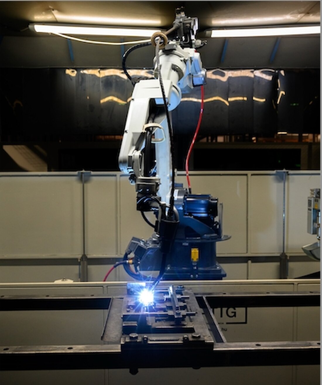 Das Schweißrobotersystem TAWERS G4 von Panasonic bietet die gewünschte Produktionsflexibilität und -genauigkeit für Haelvoet, einem führenden Anbieter von medizinischen Möbeln. München, DE. 24. Juli 2025 &#8211; Panasonic Factory Solutions und sein langjähriger Partner SYN-TIG haben die Produktionslinie des Medizinmöbelherstellers Haelvoet mit dem Schweißrobotersystem TAWERS G4 von Panasonic aufgerüstet. Damit ist es dem Fertigungszulieferer Grovinvest möglich, die Flexibilität und Automatisierung bei der Produktion von medizinischen Spezialgeräten für Kunden in ganz Europa erheblich zu steigern. Die modernisierte Produktionslinie im Werk von Grovinvest im Norden Rumäniens ermöglicht die nahtlose Herstellung von vier Varianten der medizinischen Bettgestelle von Haelvoet. Im Werk kamen bereits 2009 &hellip;